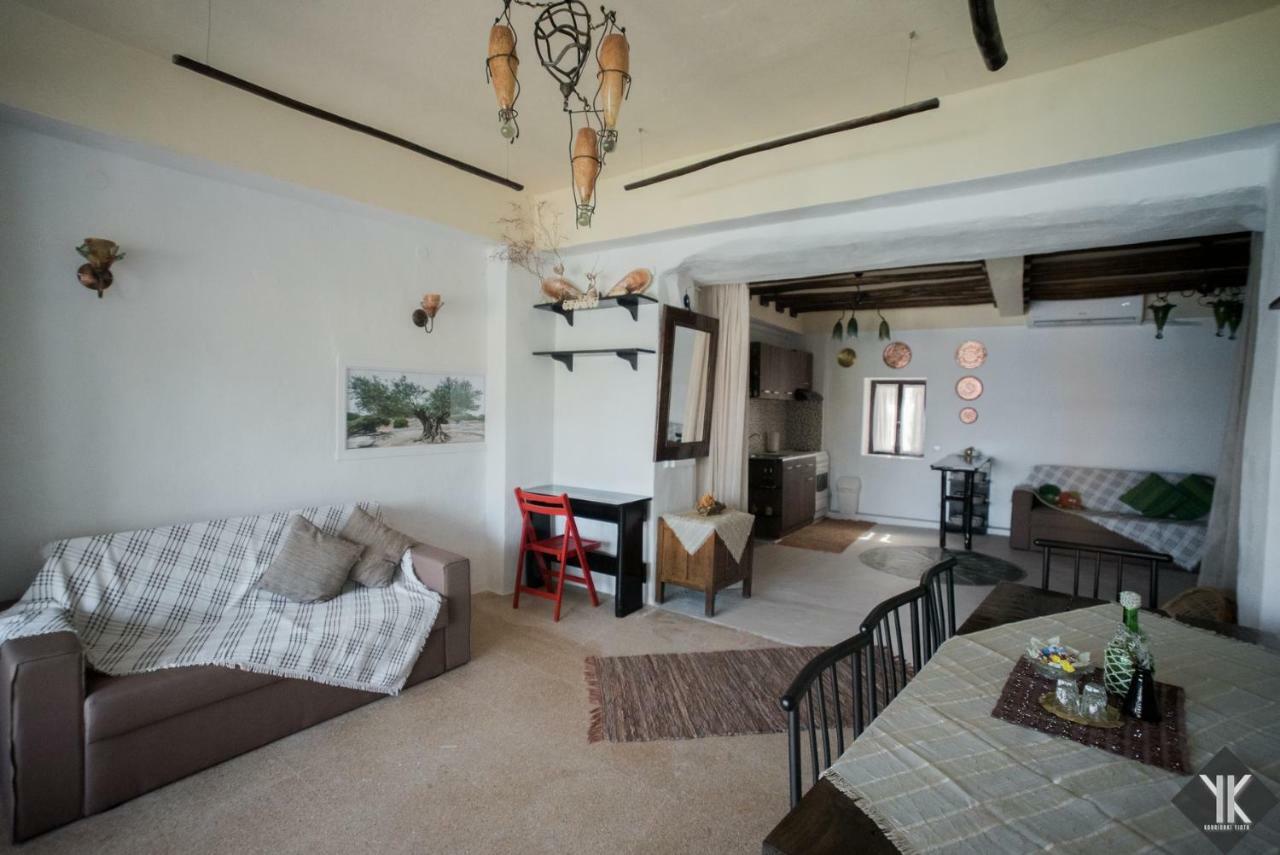Komissa΄S Beach House Agia Pelagia Exterior foto